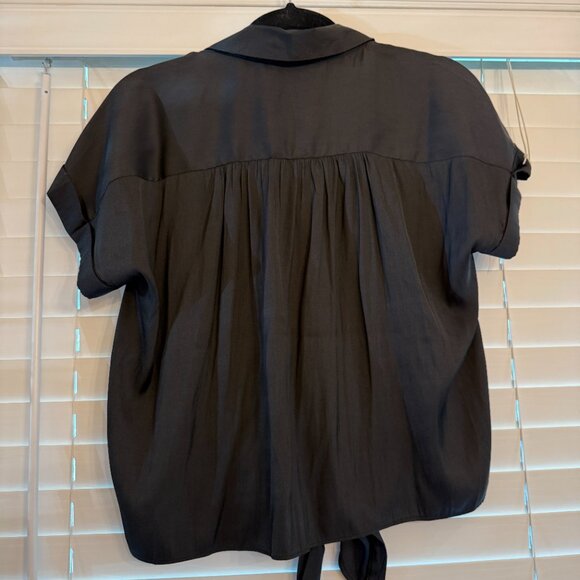 NWT Rose & Olive Tie Front Short Sleeve Button Up Black (Size: M) - Picture 3 of 3